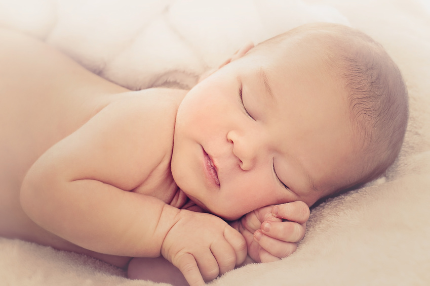 Lit au sol de bébé : pourquoi choisir un tel modèle ?